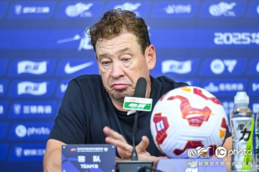 争冠集团外, 球员费利佩, 似的挑战